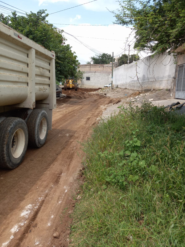 Continúan los trabajos de rehabilitación de calles en Zapotiltic.