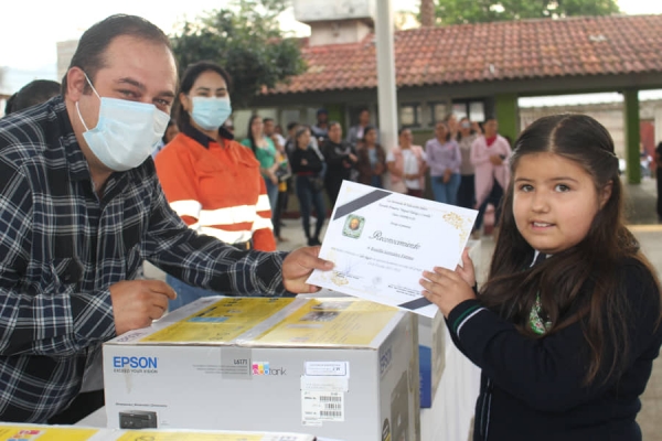 Autoridades participan en acto cívico en la primaria “Miguel Hidalgo” de Zapotiltic