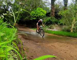 Gana Juan David Esparza 1er Lugar en Competencia de Ciclismo en Categoría A20s.