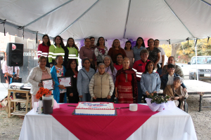 Reconocen a mujeres zapotiltenses.