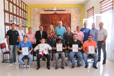 Entregan certificados del curso de “ Reparación y Programación de Celulares ”