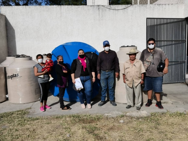 Entregan más Tinacos a las Familias Zapotiltenses