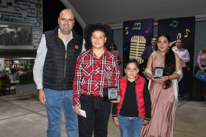 Gana Brandon Alexis Munguía el concurso “Así Canta Zapotiltic”