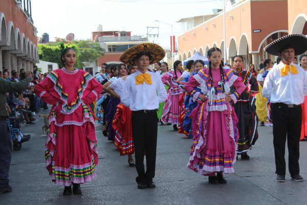 Desfile Cívico - Deportivo del 20 de Noviembre