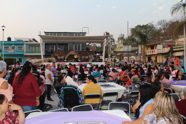 Festejan a las madres de Huescalapa.